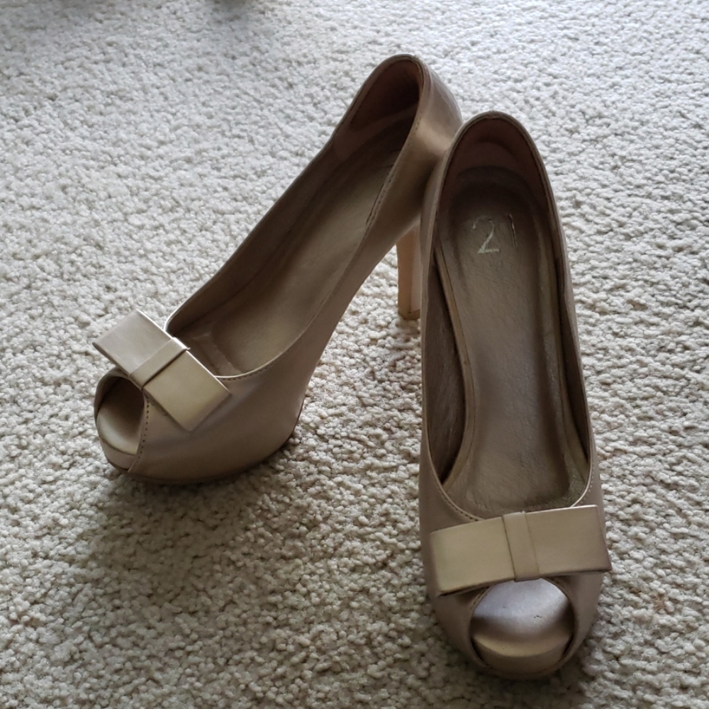 Leather glod high heels